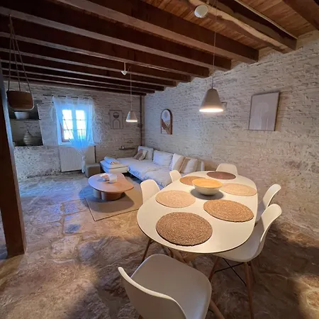 Hébergement de vacances Maison Alba Campagne Design Avec Piscine Privée
